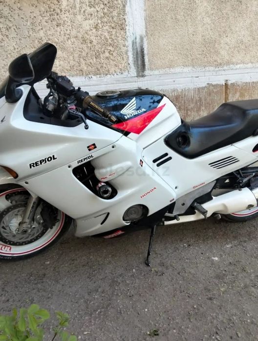 Продам мотоцикл HONDA CBR 1000F