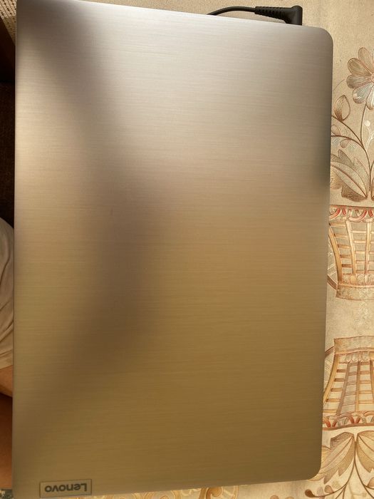 Сросно продам ноутбук Lenovo ideapad 3 15 ITL6