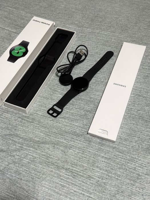 Продам Samsung Galaxy Watch4 — 80.000₸