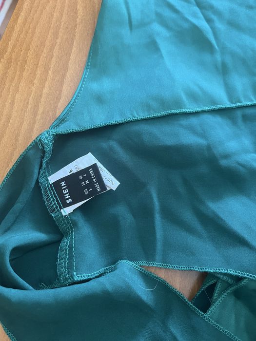 Потници в различни цветове и размери по 5€, Stradivarius, Shein, New Yorker, сивият потник от 2 снимка е в М размер, прочетете описанието!