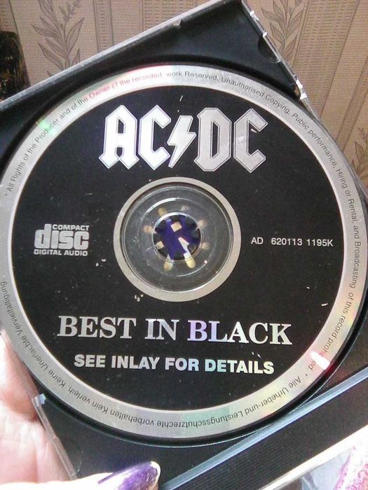 Продавам дискове с рок, поп рок и метъл музика