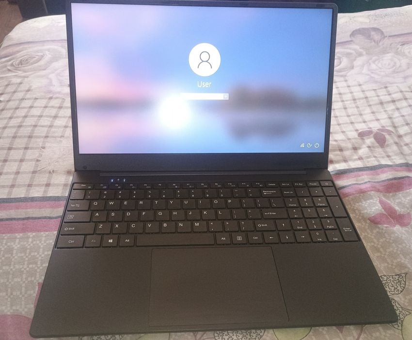 Vând laptop preț negociabil
