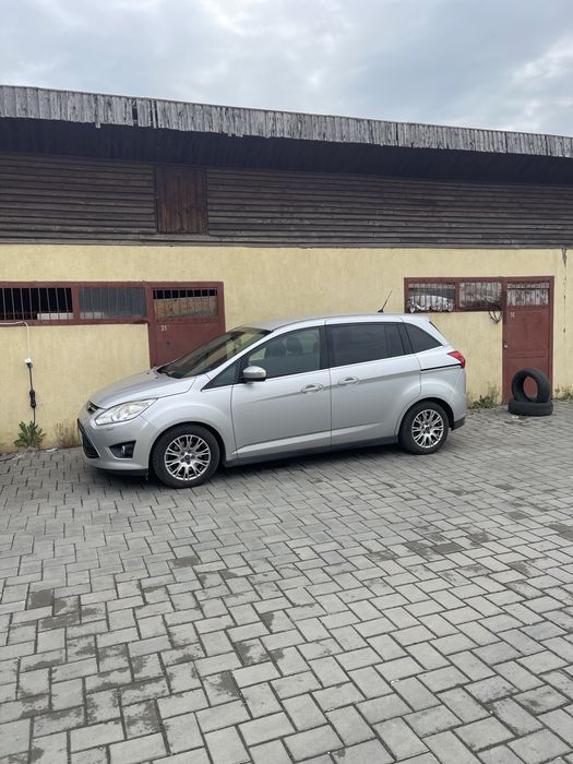 Vand Ford Grand C max 2011 ,5locuri. Proprietar,fiscal pe loc.Masina nu are martori aprinsi,revizii la timp,clima functionala.