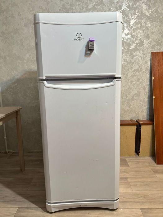 Холодильник не большой