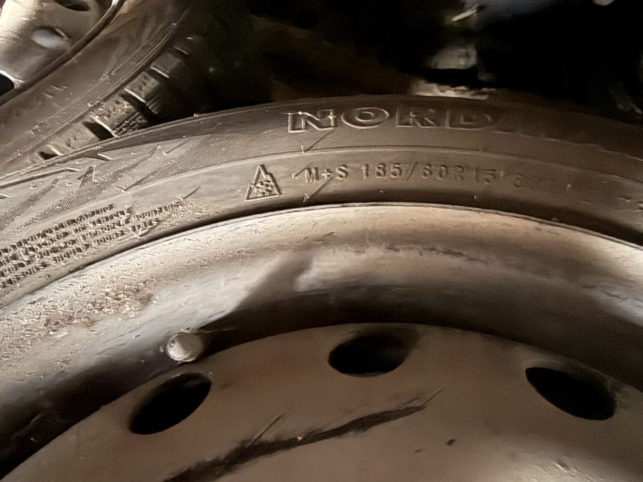 Продам комплект зимних шин с дисками.