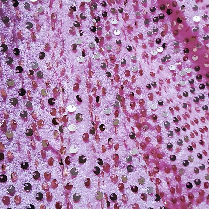 Material elegant cu paiete și mărgele – ideal pentru ținute de ocazie