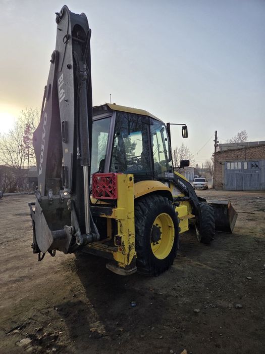 Volvo Bel Ekskvator sotladi