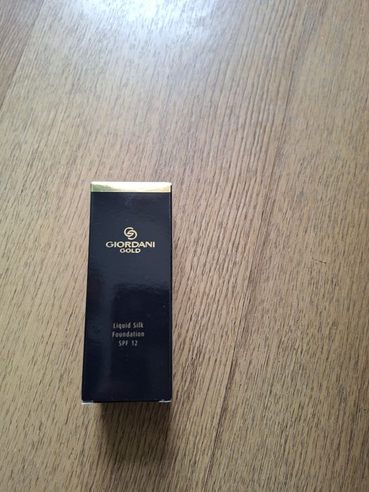 Течен фон дьо тен  Giordani Gold Silk