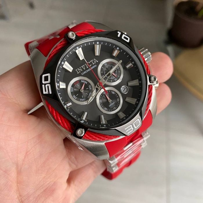 Продаю часы INVICTA