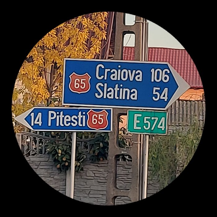 Teren intravilan si casa la tara