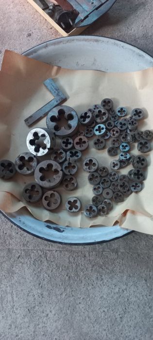 Тиски,отвёртки, лобзик,плашки