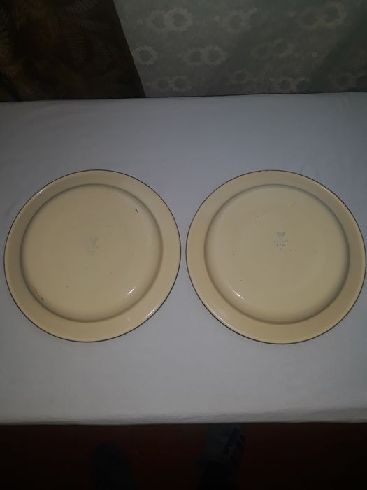 Продаю тарелки железные 2шт