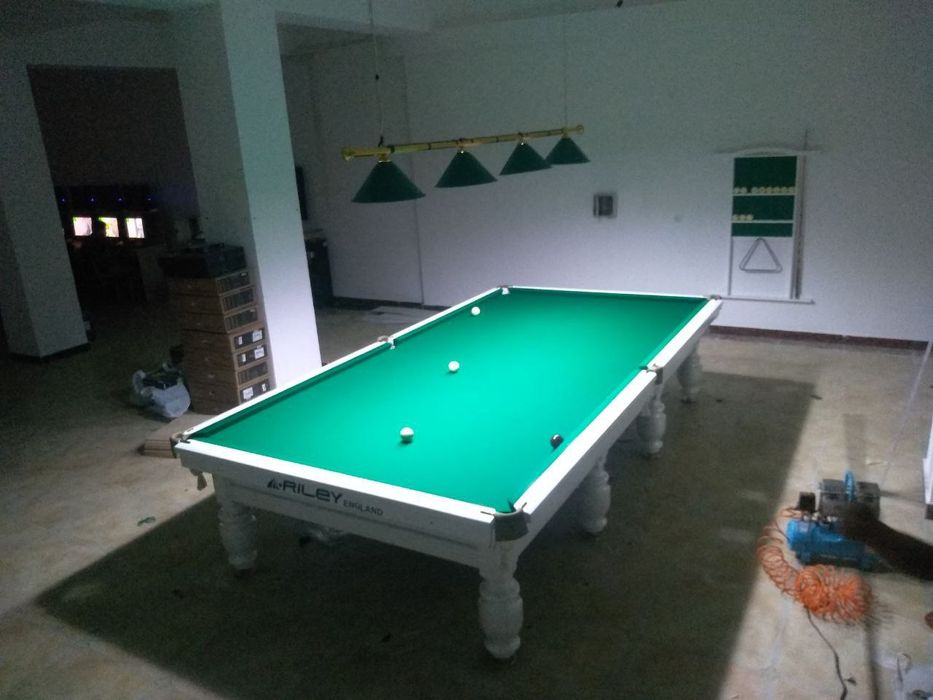 Premier billiardni stol