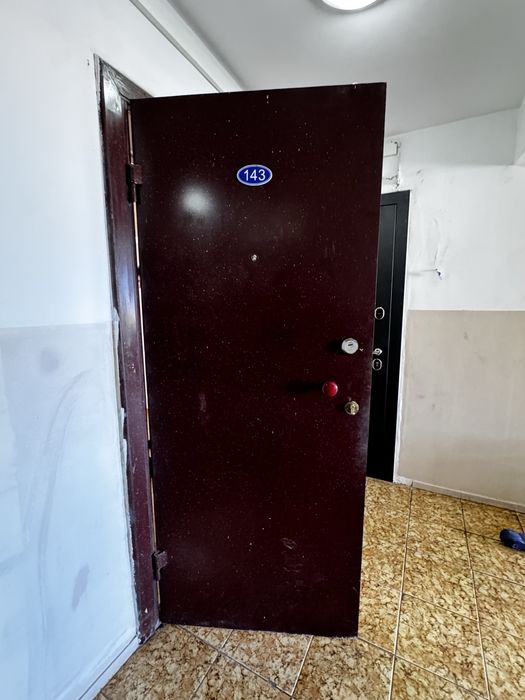 Продам Дверь 15.000тг Торг!