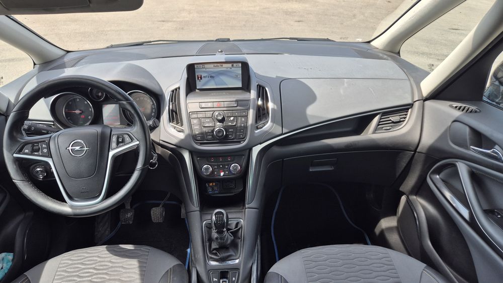 Opel Zafira Tourer, schimb cu Opel Vivaro/ Renault Trafic/ Ford transit dupa 2009