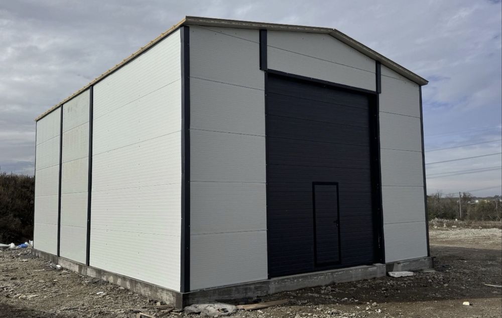 Vand hale si structurii metalice,direct producatorii