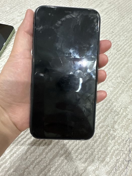 Айфон 11 срочно продам