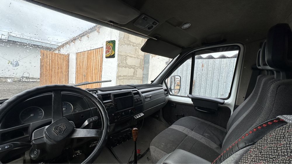Продаю газель бортовой