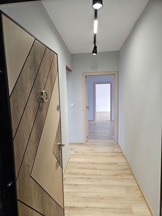 Просторен и светъл тристаен апартамент, разположен в кв. Надежда 1