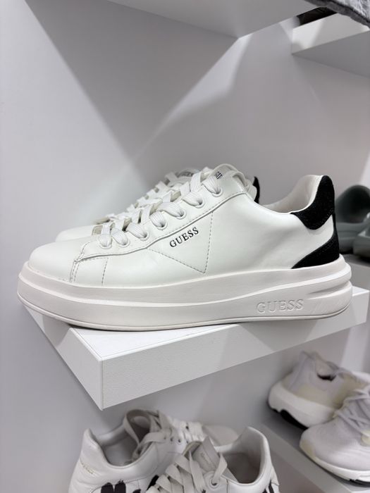 Vand Adidasi Guess