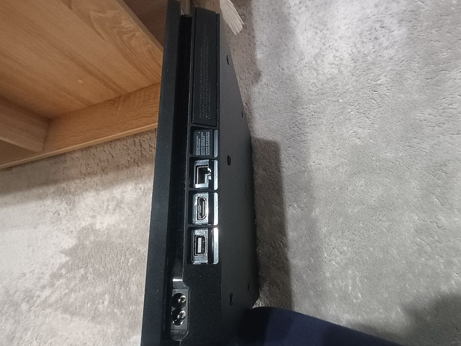 Конзола PS4. В добто състояние