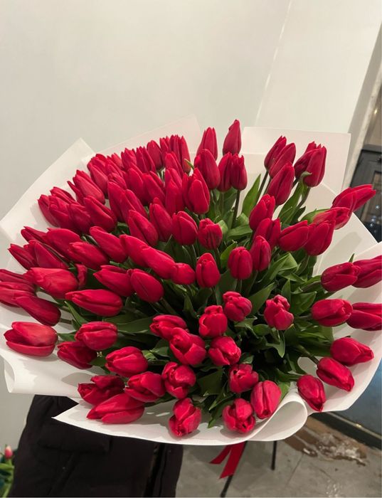 Тюльпаны букеты клубника в шоколаде Астана