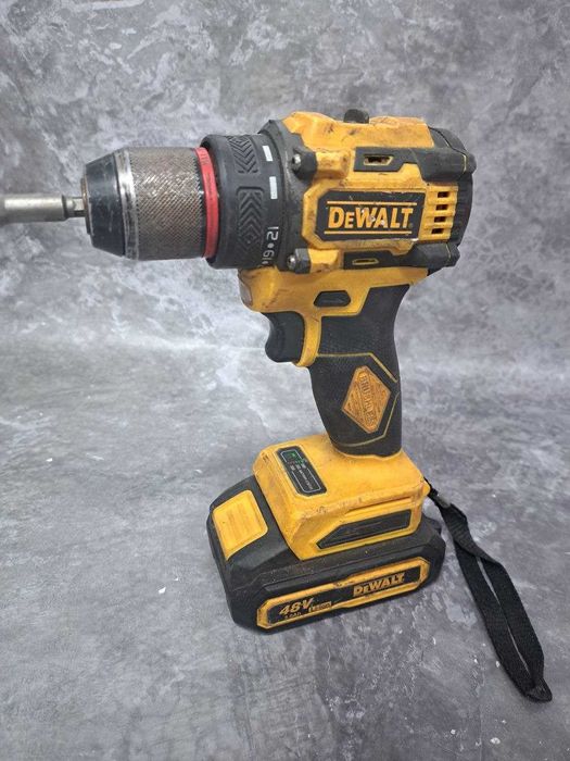 Шуруповерт DeWalt (923038 г. Кокшетау, ул. Абая 128, 21)