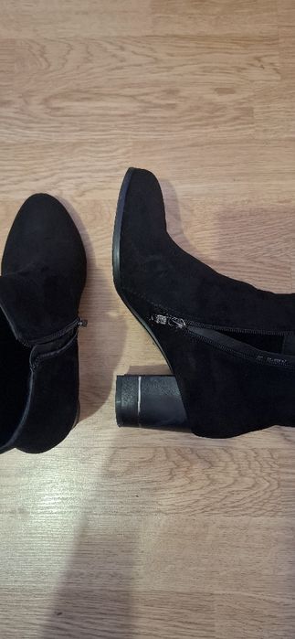 Дамски боти на ток в черно