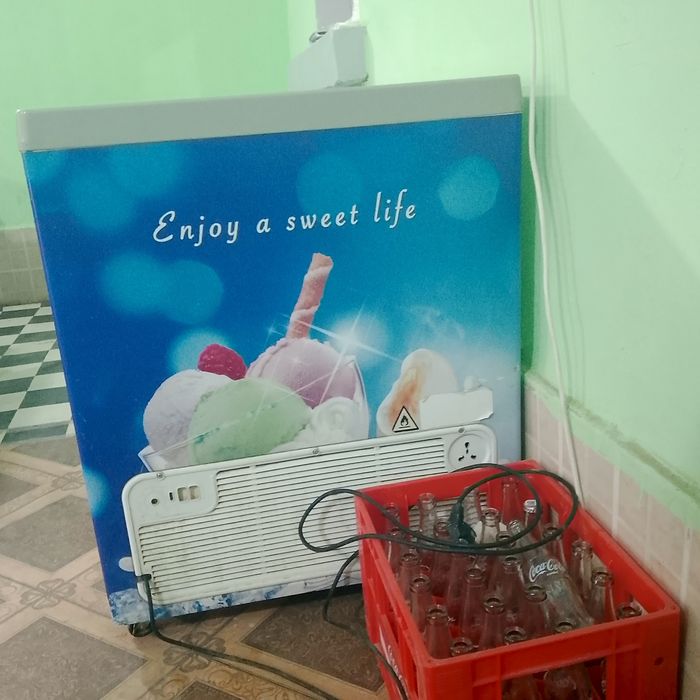 Muzlatgich muzqaymoq va ichimliklar uchun