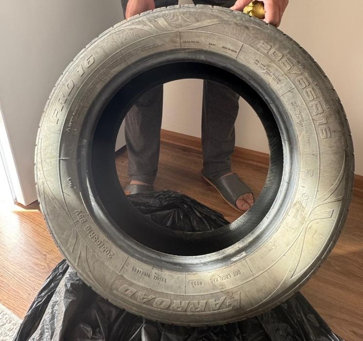 Продам комплект шин 205-65R16