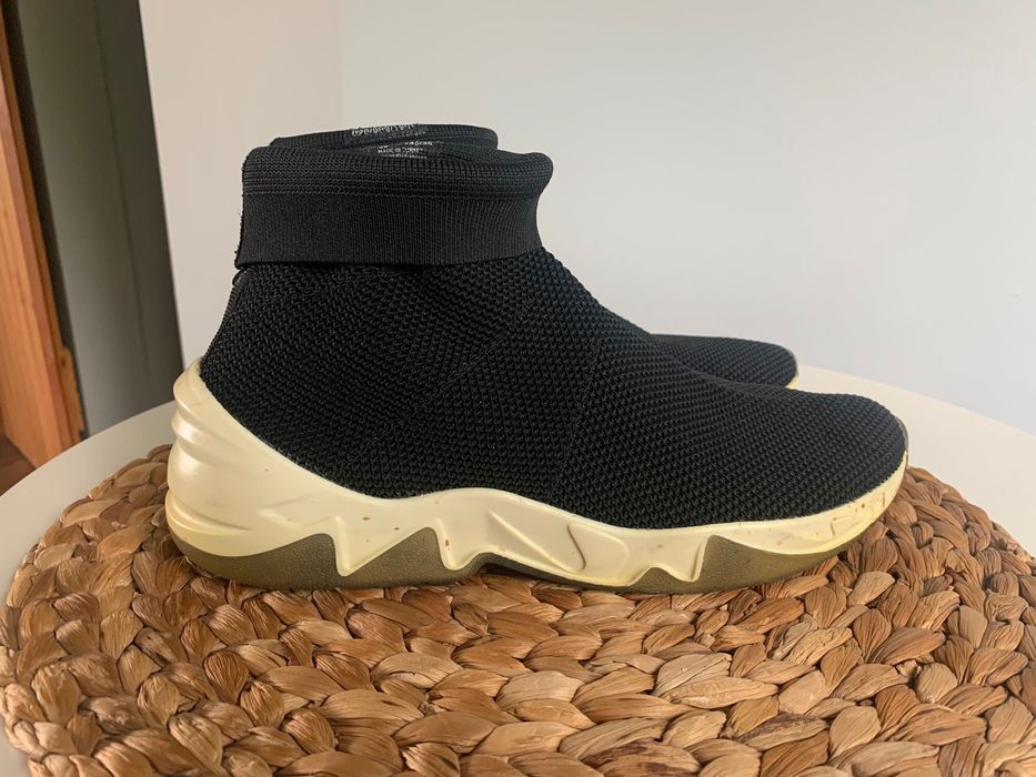 Дамски черни кецове Bershka 38- дишащи, тип чорап