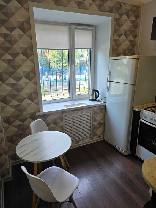 1 комнатная  центр Вип .  Kaspi Red.