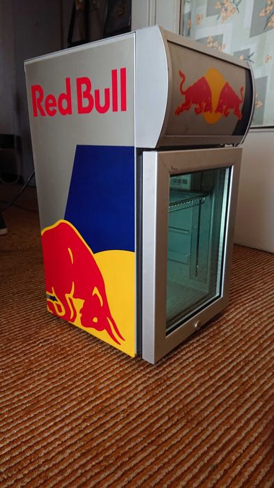 Рекламен минибар Red Bull