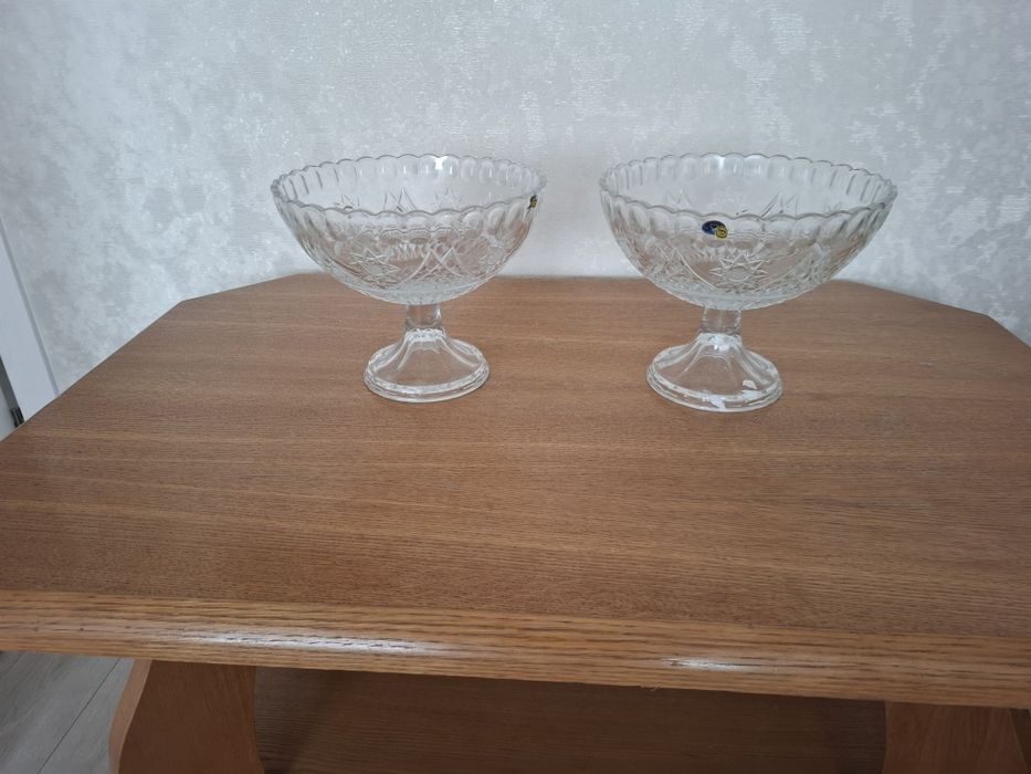 Продам хру стальные вазы