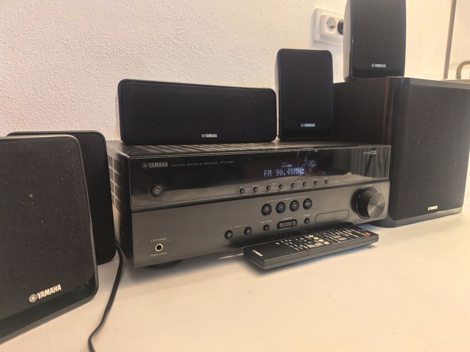 Amplificator Yamaha HTR 2067 cu boxe Yamaha  NS B20 si Subwoofer NS SWP 20 telecomanda originala