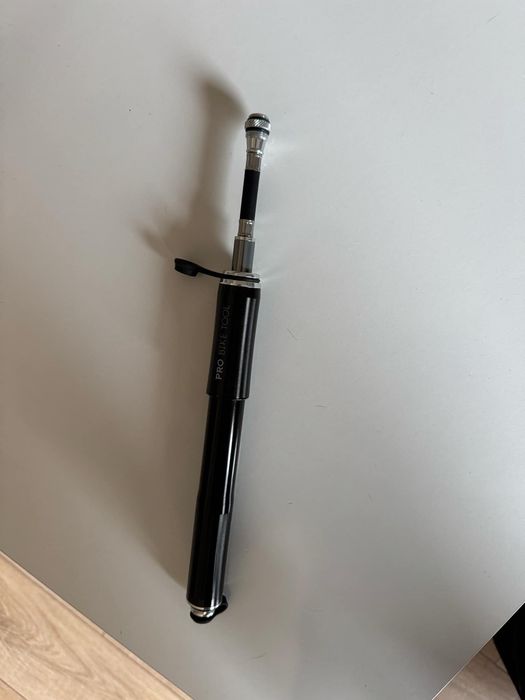 Телескопична малка помпа за колело с показател за налягането