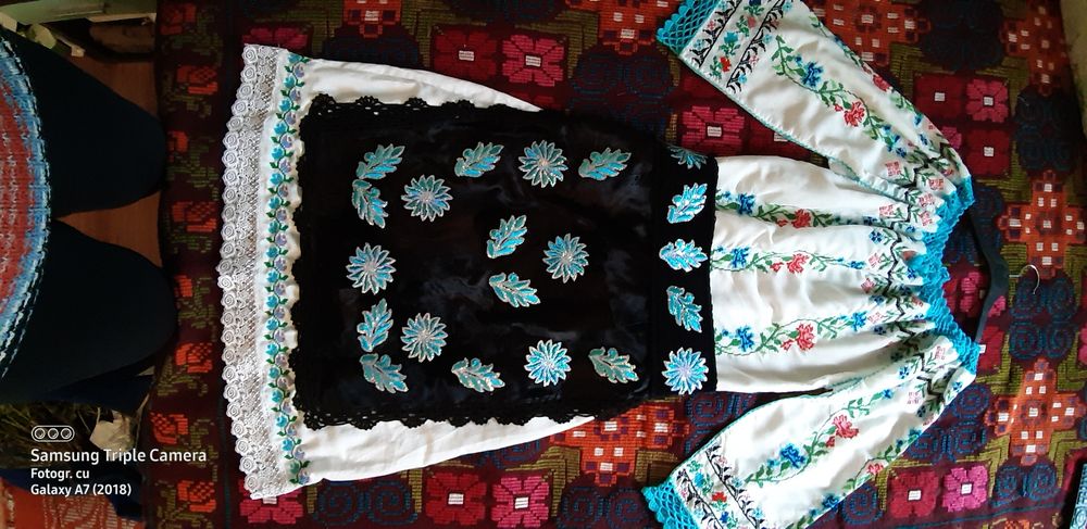 Costum popular traditional