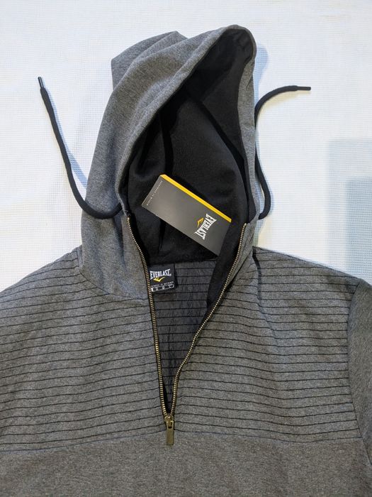 M. Nou. Bluză Everlast.