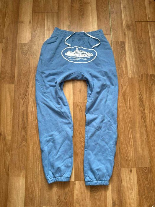 Tricou Amiri cu eticheta (nu Nike, Gucci, Adidas, Balenciaga)