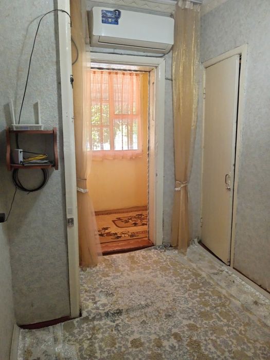 Zarafshon shahri 3 mkr 3-dom 6-kvartira uy holati yaxshi, 1-etajda