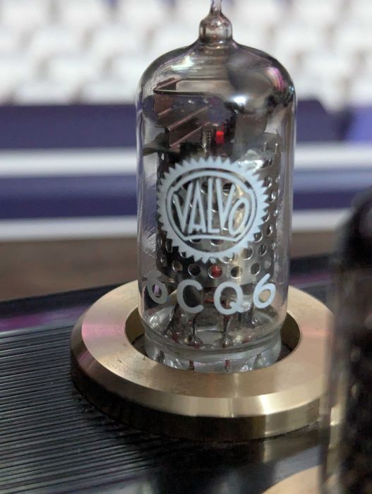 Amplificator pe lampi Little Dot I+ cu tuburi 6CQ6 – sunet cald