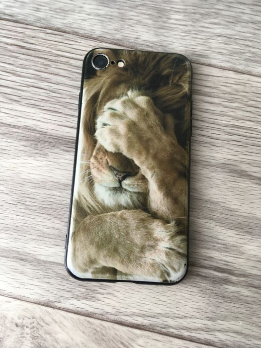 Продаю айфон се 2020