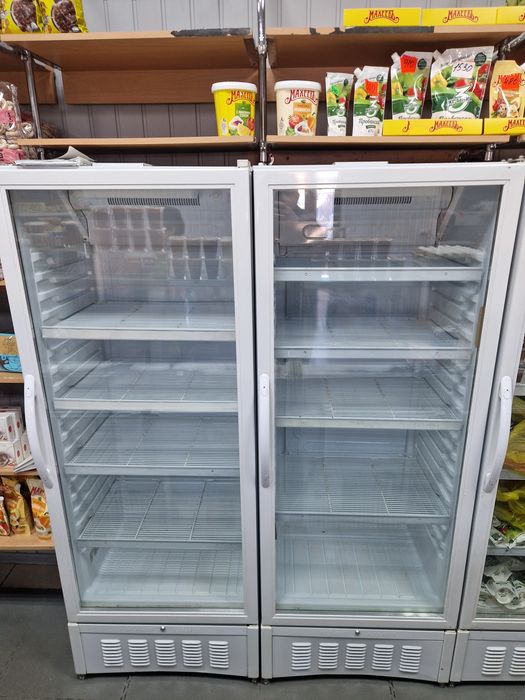 Холодильный шкаф витрина