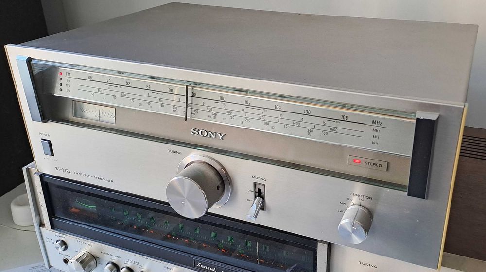 Sony ST 212 tuner vintage stereo scala analog ace sunet calitate