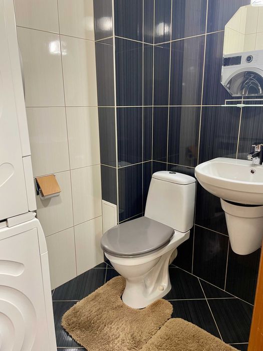 Дава се под наем Тристаен апартамент в Варна, Център - 87 кв.м за 714 € - Снимка #3