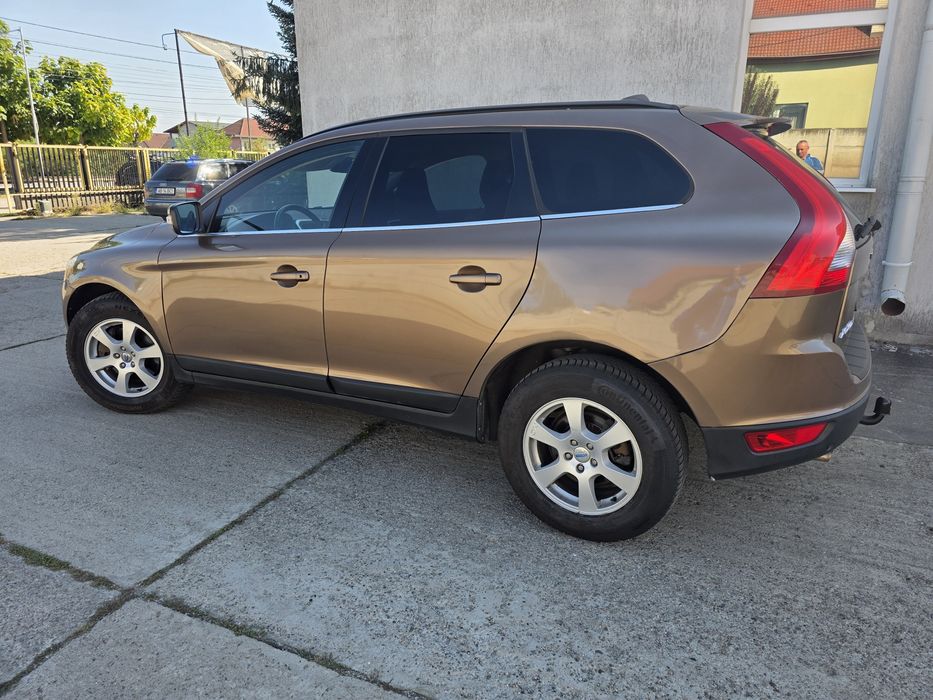 Volvo xc 60 , an 2013/ 2.0  5 cilindrii SERVISAT.Citeste!
