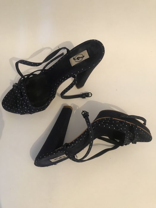 Вся обувь по 1500 тг