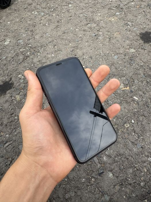 Продам айфон 11 на 128 гигабайт