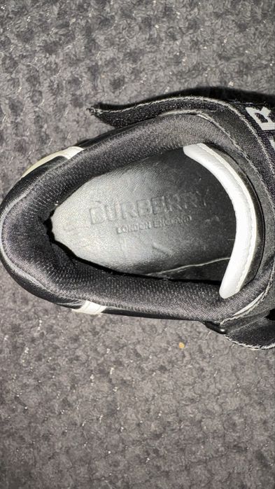 Adidasi burberry marimea 38.5-39