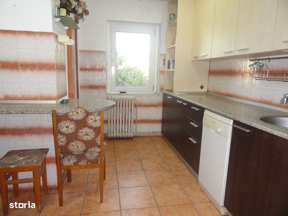 Apartament 4 camere, 2 bai. 2 balcoane, etaj 3 Micalaca - Miorita 93mp